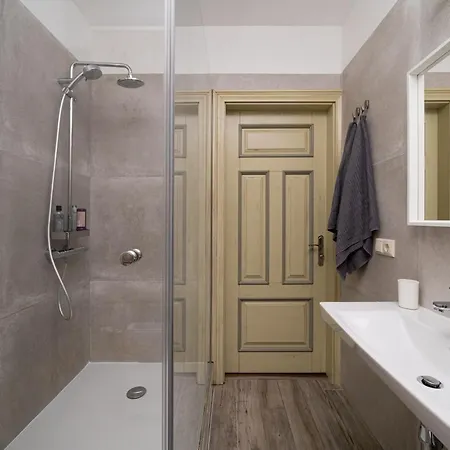 Enjoy Old Town Vibes In 1716 Laipu With 4 Stylish And 1 Penthouse * ريغا