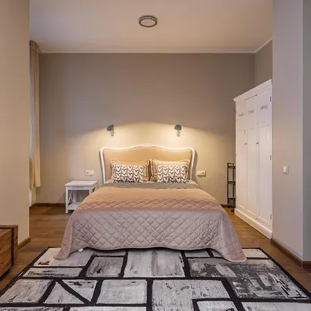 Enjoy Old Town Vibes In 1716 Laipu With 4 Stylish And 1 Penthouse Apartamento