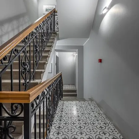 Enjoy Old Town Vibes In 1716 Laipu With 4 Stylish And 1 Penthouse 아파트 리가